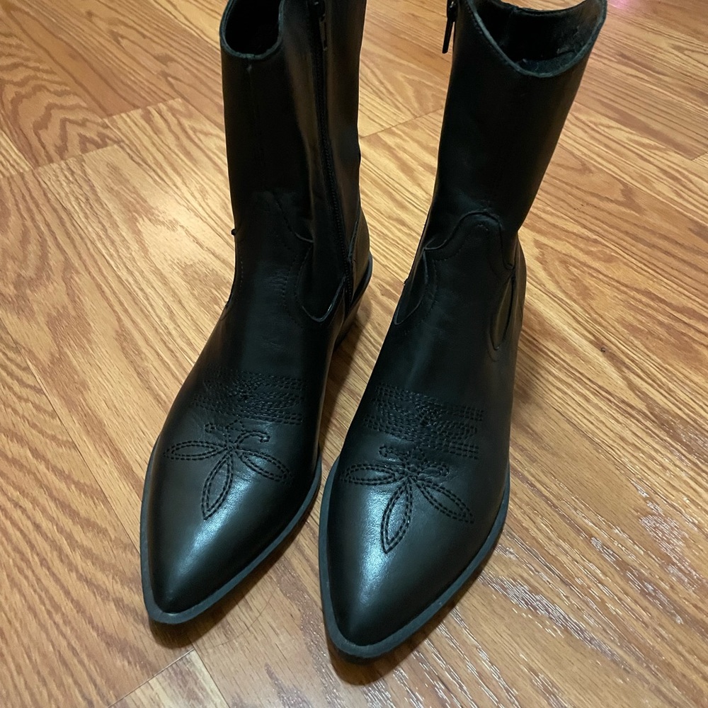 Bershka Cowboy boots